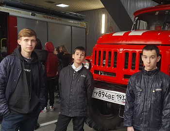 Воспитанники районных центров для несовершеннолетних посетили краевую пожарно-техническую выставку МЧС России
