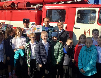 Сотрудники Госавтоинспекции совместно с пожарными для детей станицы Выселки провели экскурсию
