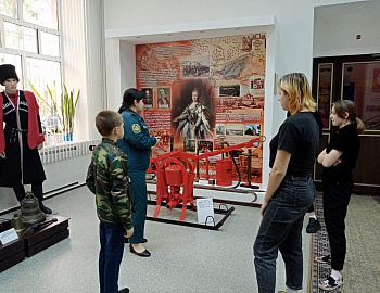 Воспитанники СРЦН познакомились с историей возникновения пожарной службы в России