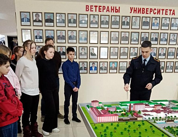 Воспитанники Славянского и Усть-Лабинского социально-реабилитационных центров для несовершеннолетних посетили Краснодарский университет МВД РФ