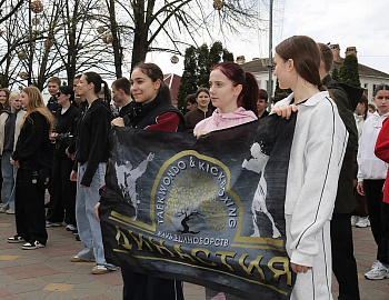 � ������������� ������ ��������� ������������� ��������������� ����� �10 000 ����� � �����